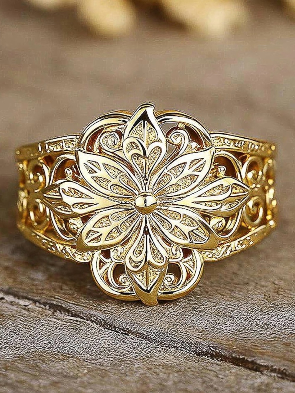 Gold Floral Filigree Women's Ring Size 7 & 8 - Picture 2 of 4